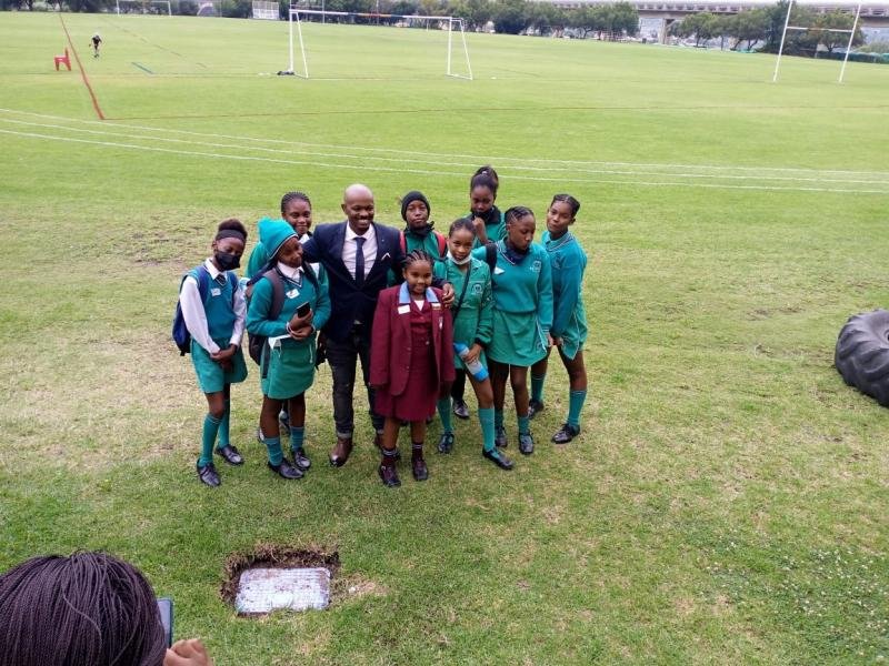 myKasi360 learners with a mentor on a school outreach day